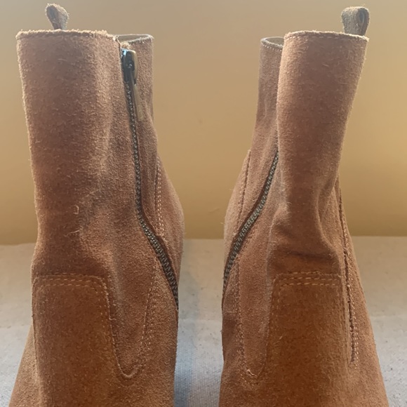 Pelle Moda Women's Brown Suede Side Zip Booties with Chunky Heel Size 9 - Picture 10 of 16